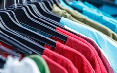 家裡過多的衣物到底應該賣掉、捐贈還是丟棄？
