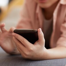 父母在孩子用手機或社群前要做的兩件事