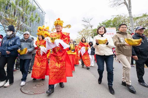 龍潭「迎古董」接財神 傳承發揚客家文化