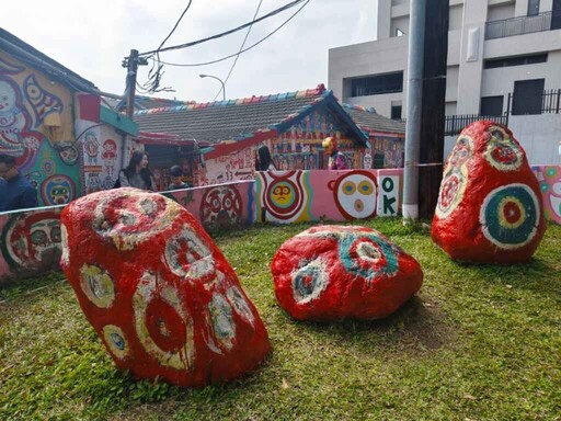 中市府修復彩虹藝術公園彩繪 守護彩虹爺爺的色彩夢想