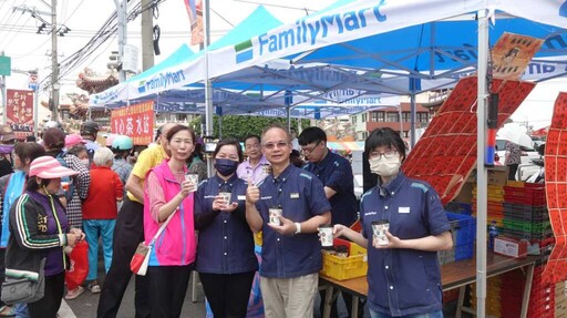 花壇人情味溫暖香燈腳 翁啟祐x全家設點心站迎大甲媽回鑾