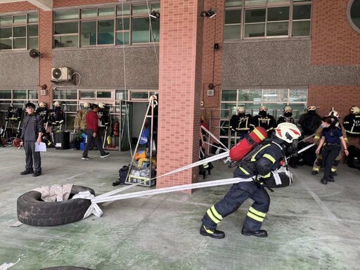 實戰演練提升應變力！基隆消防200人完成火場安全自救訓練