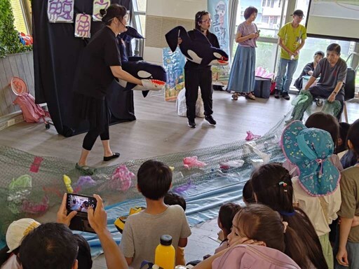 行動書車開進蘭陽海岸 打造最潮海洋環保派對
