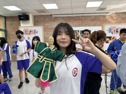 台積心築藝術季登場 竹縣國中生體驗布袋戲與北管文化
