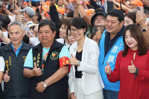 白沙屯媽祖駐駕受天宮過夜 趕早起駕許淑華獻花送駕