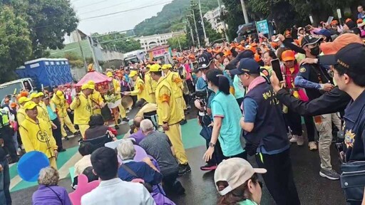 彰化榮家齊迎白沙屯媽祖 長輩同仁鑽轎獲福添祥壽