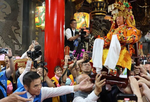 白沙屯拱天宮媽祖回鑾 縣長祈願平安與文化延續