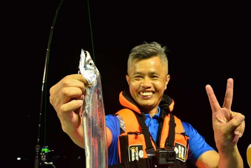 漫遊深澳漁港 賞水豚嚐海鮮體驗海釣樂趣