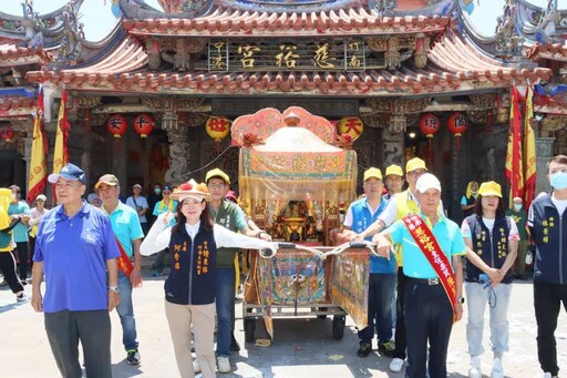 端午「祭江洗港」祈福 竹南中港慈裕宮媽祖繞境