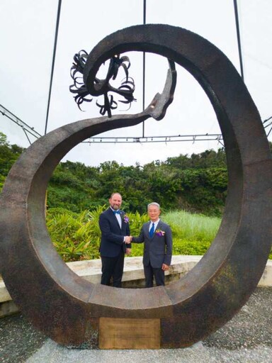 斯洛伐克贈送雕塑品 紀念班紐夫斯基伯爵登蘭250週年