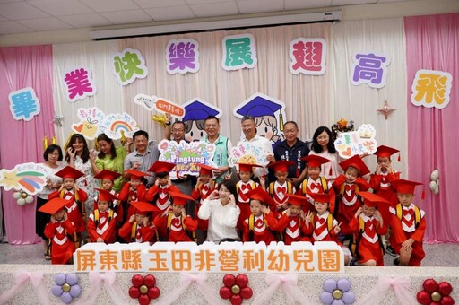 迎接小一新階段 屏東縣長為幼兒園畢業生揹上書包
