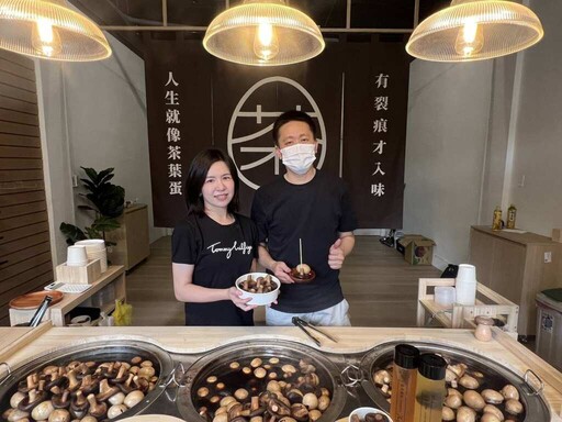 青年返鄉傳承父親手藝 日月潭「阿伯茶葉蛋」飄香再進化