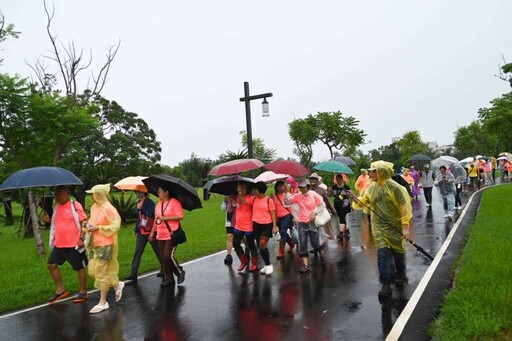 深化全民防暴意識 臺東近6百鄉親雨中齊心健走向愛前行