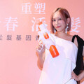 電商女王 Mavis 瑪菲司亮麗現身 擔任「髮基因」品牌大使 8/8-8/10快閃沙龍於華山開展！
