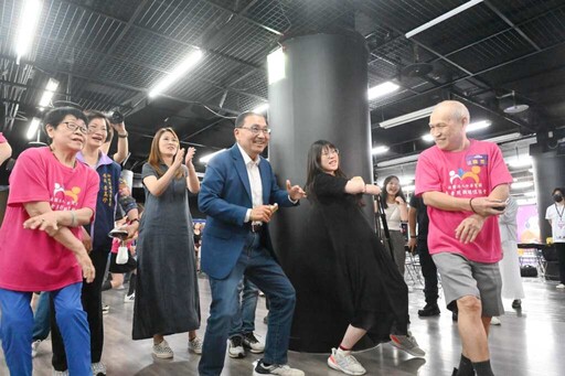 青銀電競「跨世代一起玩」 侯友宜與長輩組隊體驗電競魅力