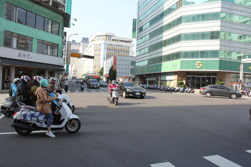 下載台中交通網APP掌握現場車流 連假出遊不怕塞