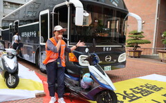 中市交通局校園宣導提升安全意識 親身體驗大型車內輪差與死角