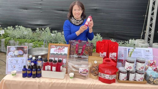 台中國際花毯節兩週破200萬人次 新社農會現烤杏鮑菇香腸免費送遊客