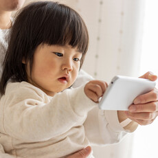 3C育兒真輕鬆？ 研究揭露：媽媽壓力其實更大！