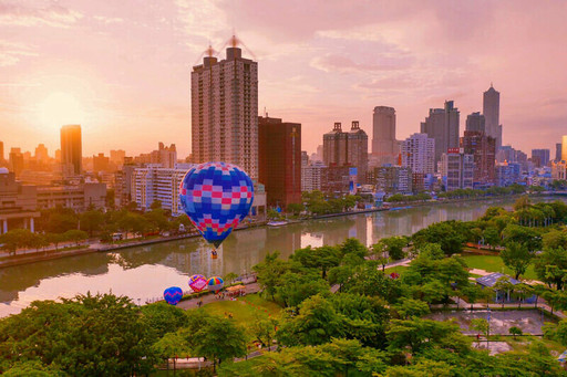 重現土耳其醉人美景!高雄熱氣球在愛河、月世界升空,最快 10 月正式開飛