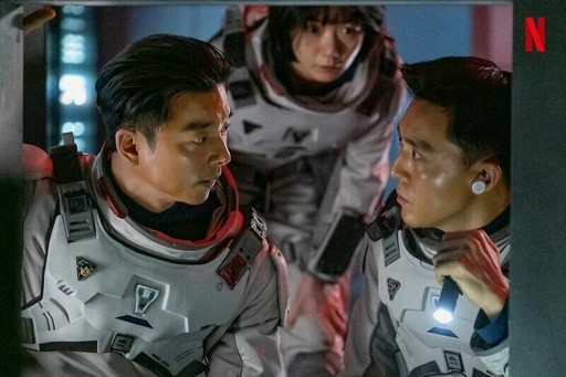 Netflix 全新科幻驚悚影集《寧靜海》預告釋出！最帥太空隊長孔劉 + 裴斗娜女神合體還不看爆