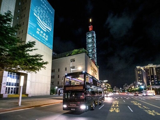 全台首部「雙層餐車」上路！高質感黑色車體搭透明天窗，還有專人送上五星美食