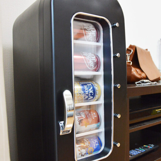擺在桌上剛剛好！日本推迷你「桌上型自動販賣機」，免投幣就能飲料喝到飽