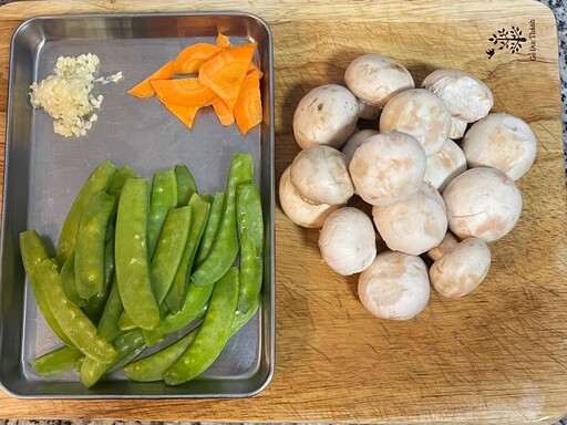 營養美味～蒜香蘑菇炒豌豆