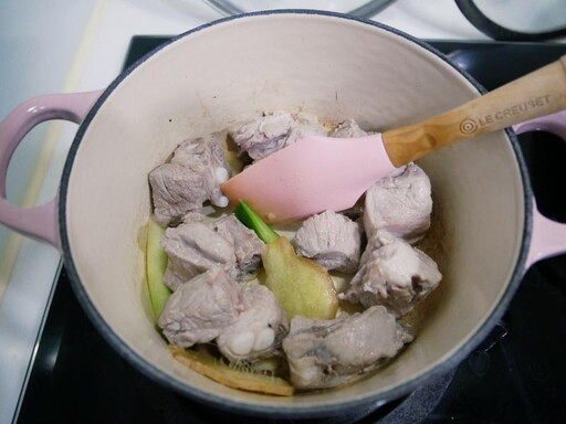 鑄鐵鍋「冬瓜燉排骨」好入味、好好吃！！