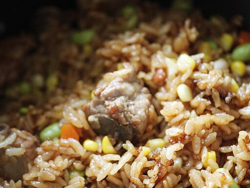 用電子鍋輕鬆做料理!排骨燜飯