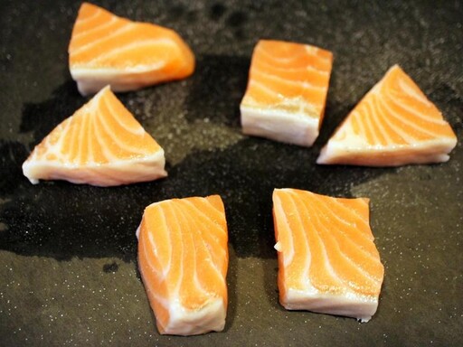 新手必學的鮭魚料理～蜂蜜大蒜鮭魚