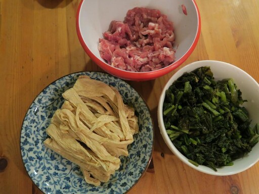 鹹香下飯～雪菜百頁肉絲