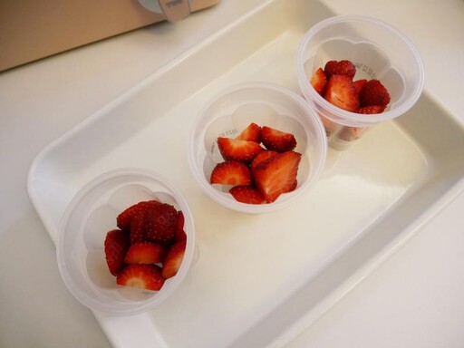 零技巧「草莓果凍」超簡單的親子料理～