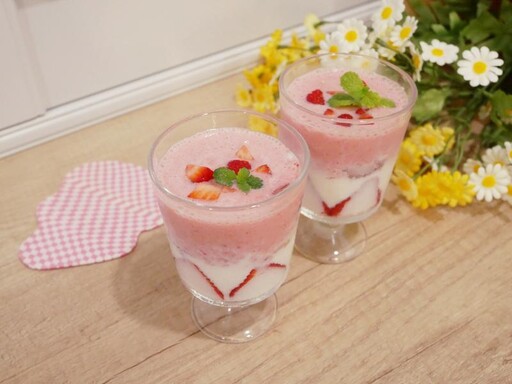 好粉嫩「草莓優酪乳」酸甜滋味好好喝！！