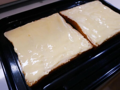 超簡單「岩燒乳酪吐司」奶香鹹香一次滿足！