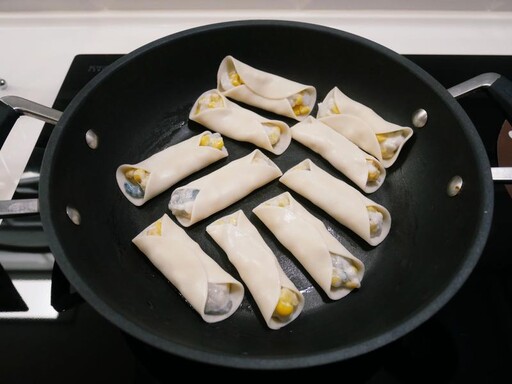 零技巧「玉米蝦滑卷」三種材料簡單做！！