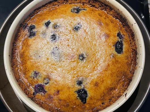 入口即化的濃郁起司～烤藍莓乳酪蛋糕