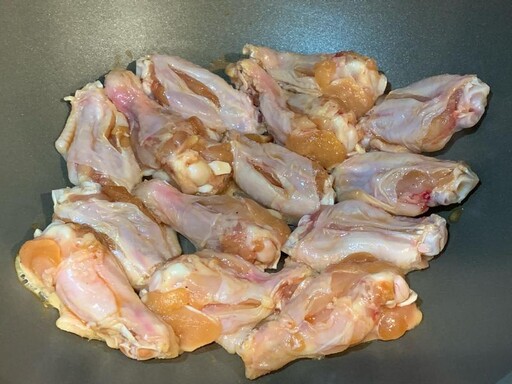 入口即化、入味下飯！醬燒馬鈴薯雞翅