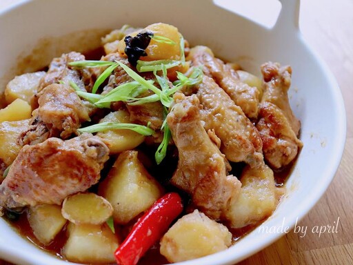 入口即化、入味下飯！醬燒馬鈴薯雞翅