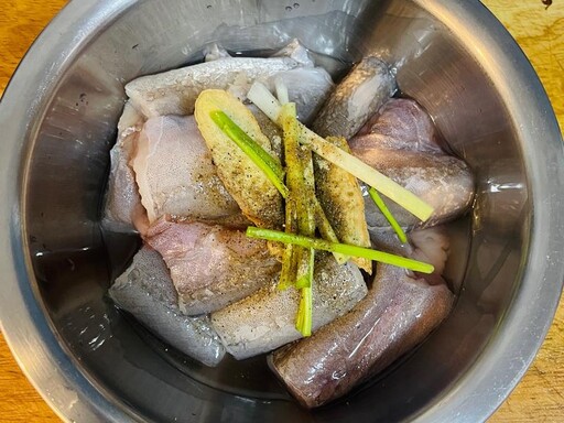 外酥內軟！椒鹽豆腐魚