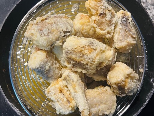 外酥內軟！椒鹽豆腐魚