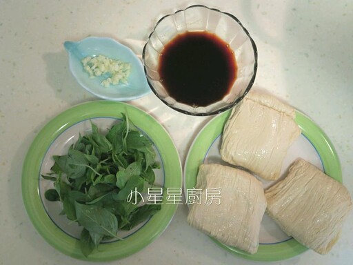 鹹甜下飯！九層塔蒜香豆皮