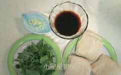 鹹甜下飯！九層塔蒜香豆皮