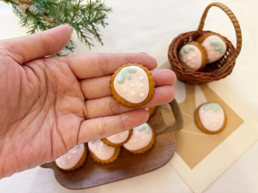 可愛的「草莓馬林糖餅乾」粉粉嫩嫩 ♪