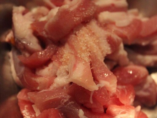 鮮甜美味！肉絲炒金針菇
