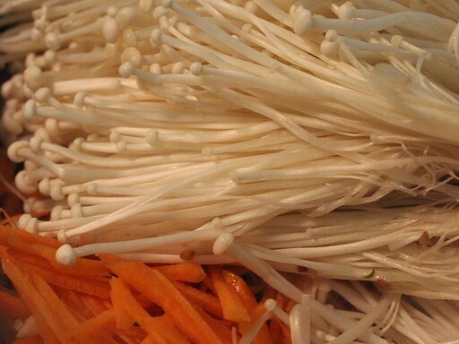 鮮甜美味！肉絲炒金針菇