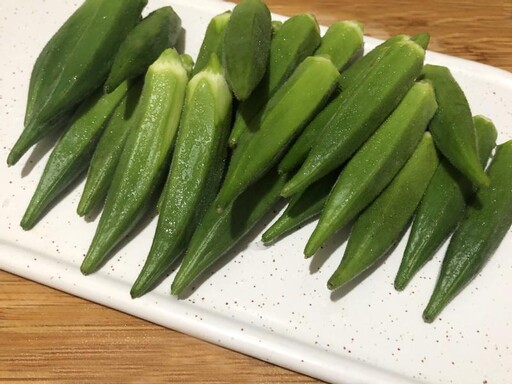 秋葵簡單涼拌、炒飯都好吃！黃金秋葵炒飯