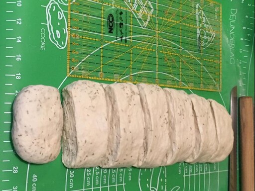越嚼越香！迷迭香風味巧巴達