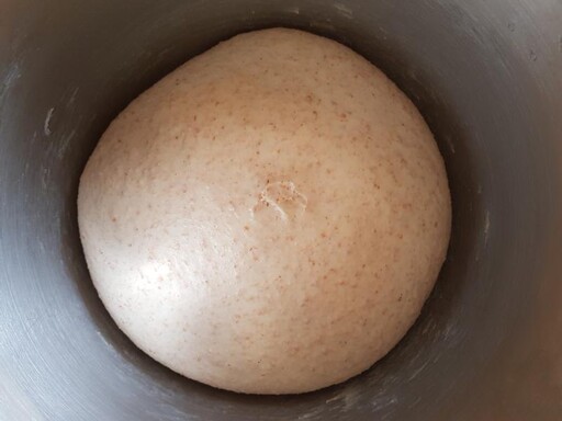 酸酸甜甜、增添風味！鳳梨乳酪無糖歐式麵包