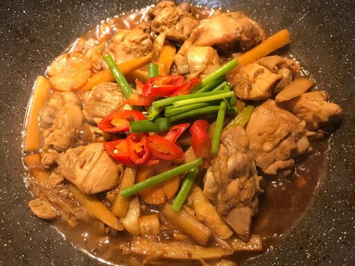 開胃又下飯！醃筍炒雞